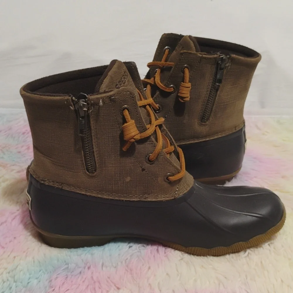 (X-102) SALE! Sperry Saltwater Duck Boots Sz.8 Hardly Worn